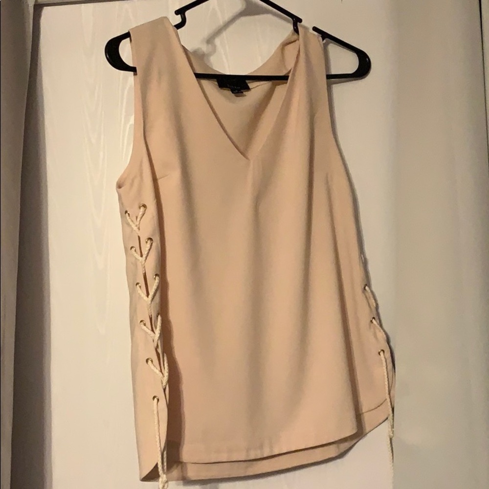 blouse that has never been worn light pink
